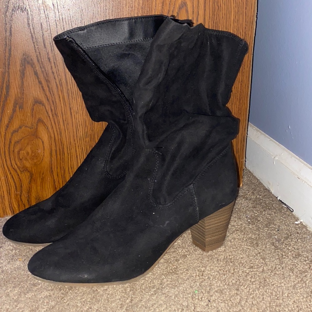 Black heeled boots